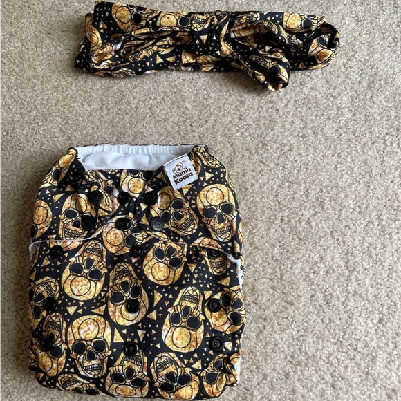 Skull Print Cloth Diaper and Headband Set - Black and Gold - Picture 1 of 2